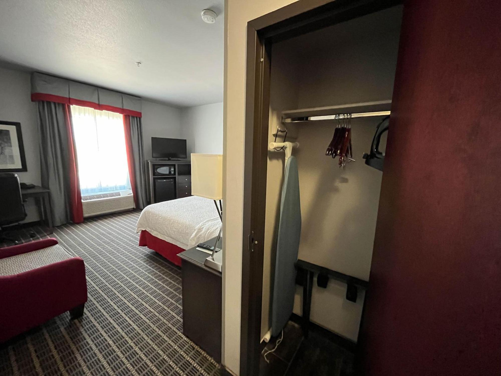 Hotel Hampton 2*