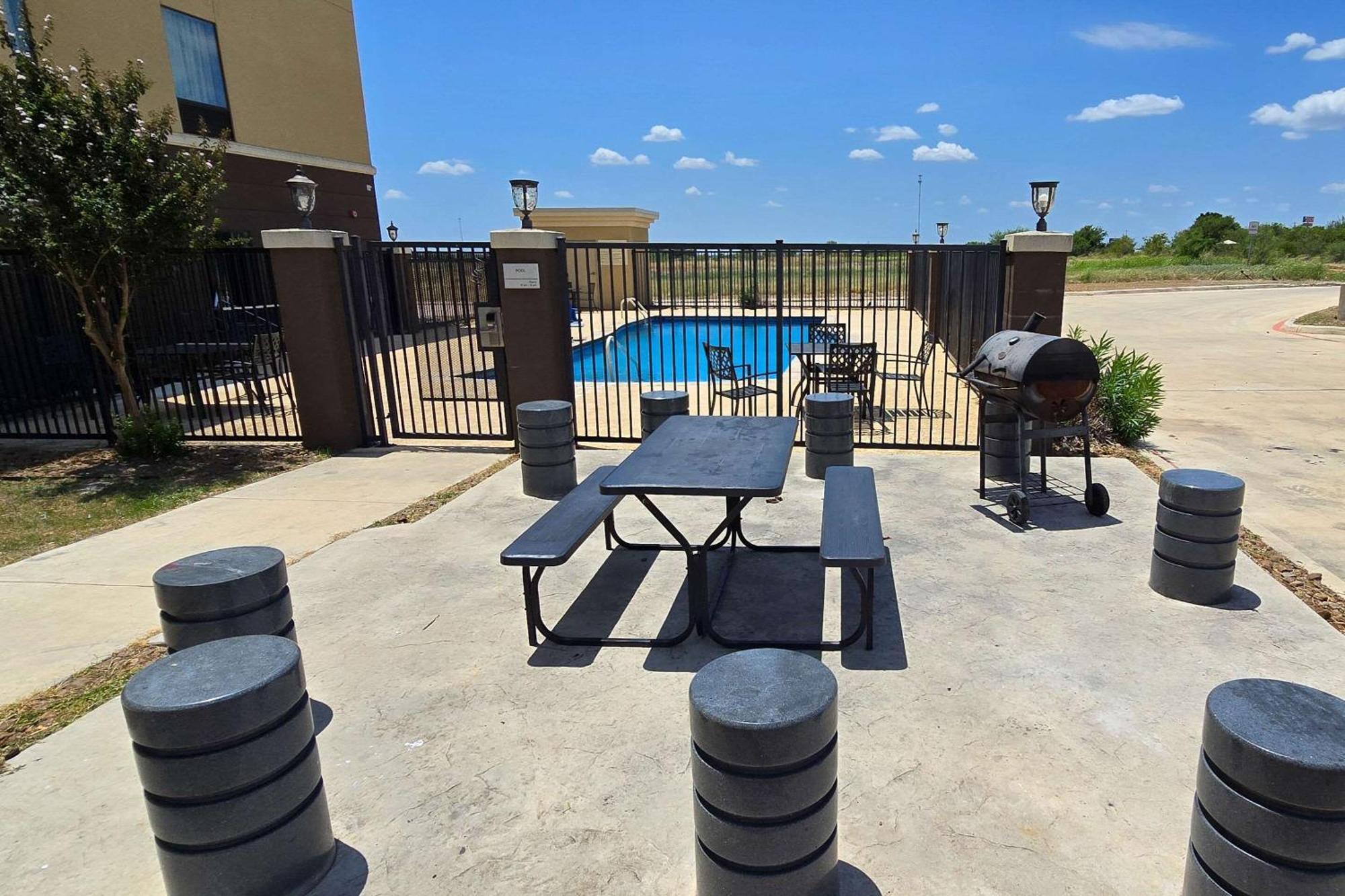 Hotel Hampton Pearsall