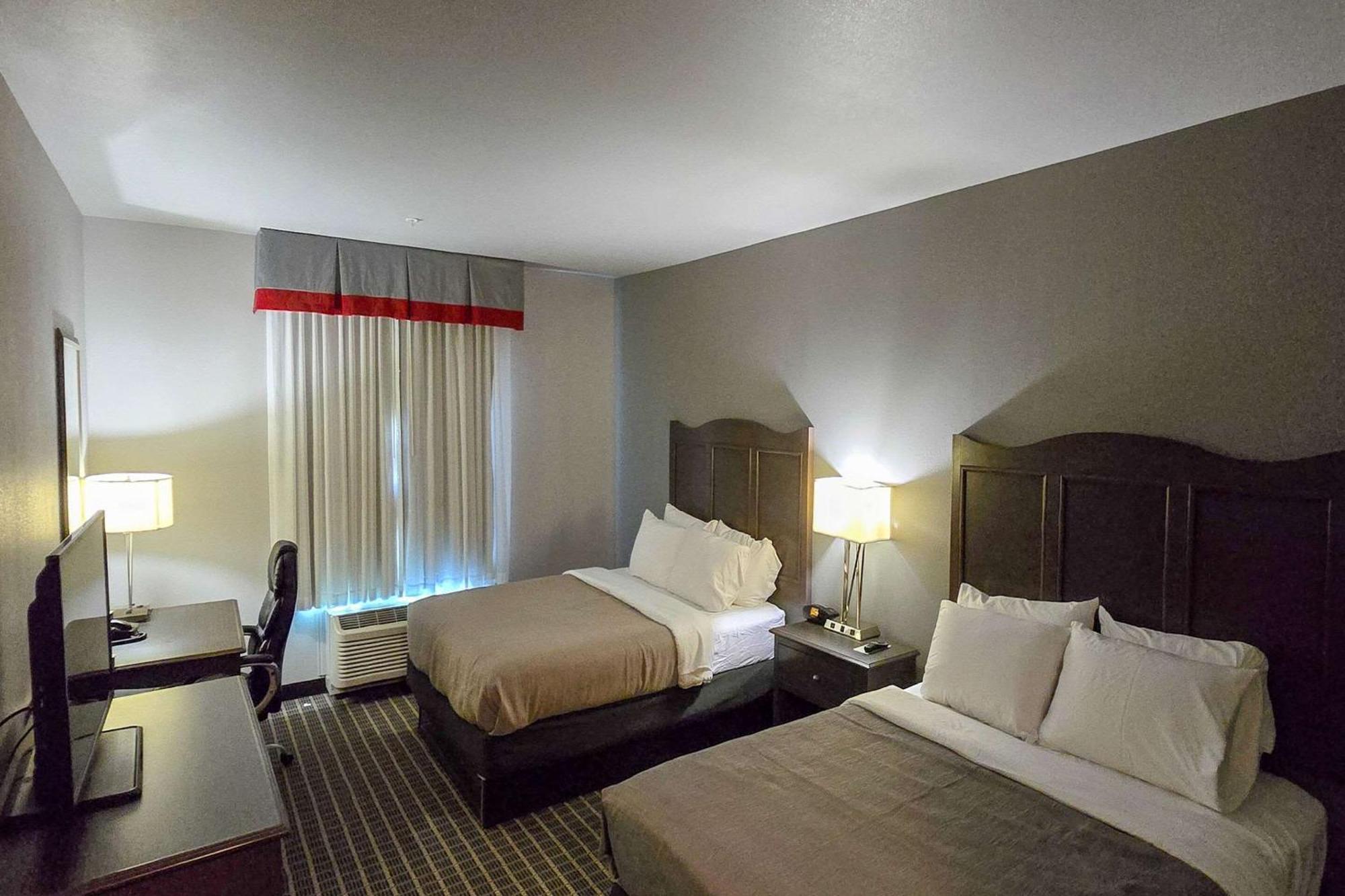 Hotel Hampton 2*