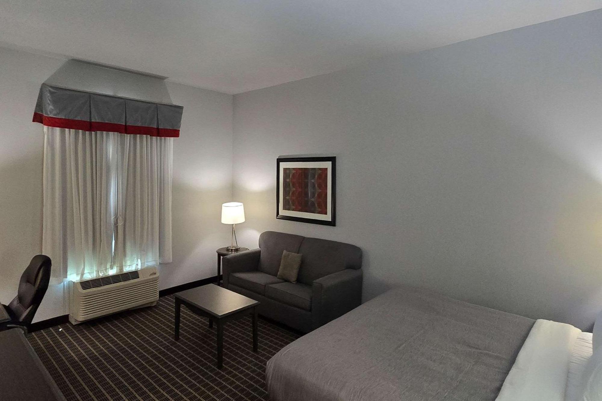Hotel Hampton Pearsall