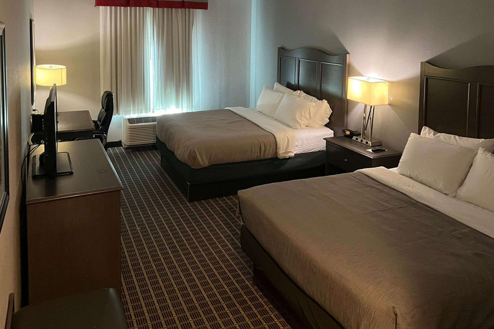 Hotel Hampton Pearsall